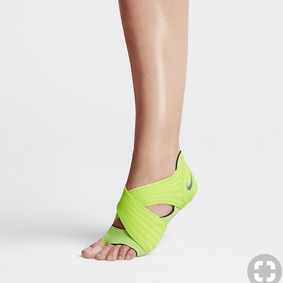 nike studio wrap yoga